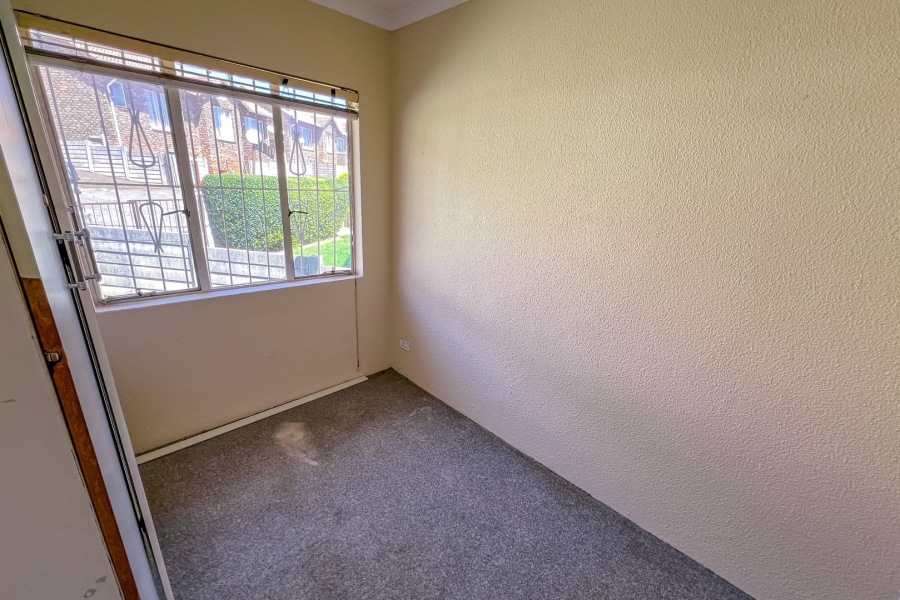 2 Bedroom Property for Sale in Mondeor Gauteng