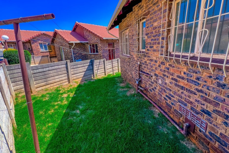 2 Bedroom Property for Sale in Mondeor Gauteng