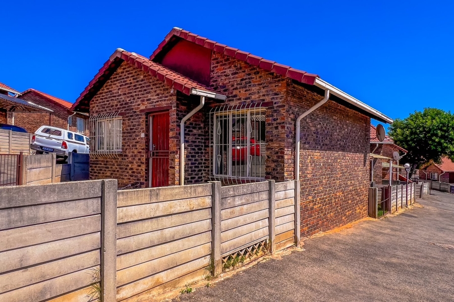 2 Bedroom Property for Sale in Mondeor Gauteng