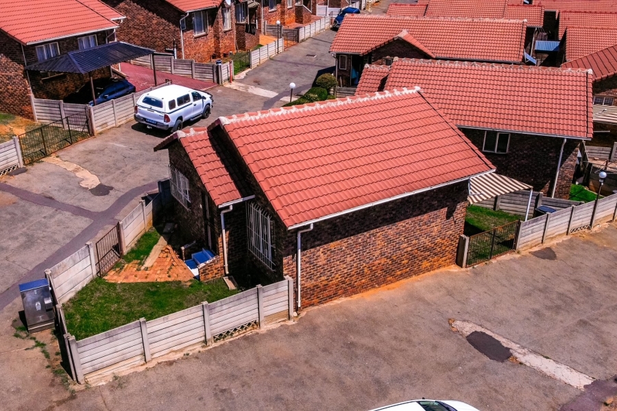 2 Bedroom Property for Sale in Mondeor Gauteng