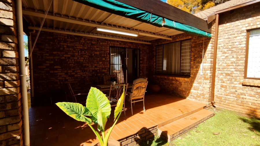 3 Bedroom Property for Sale in Eldoraigne Gauteng