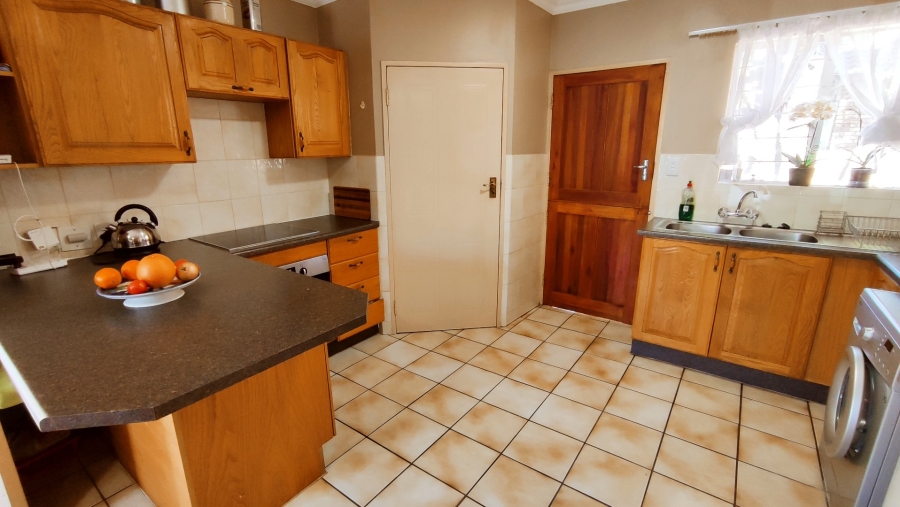 3 Bedroom Property for Sale in Eldoraigne Gauteng