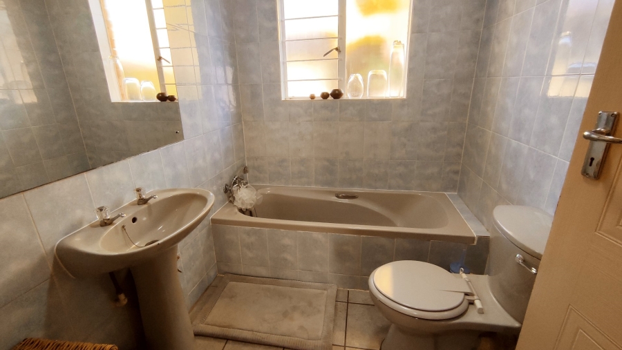 3 Bedroom Property for Sale in Eldoraigne Gauteng