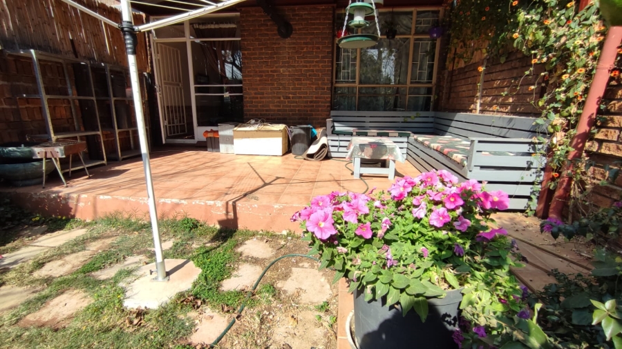 2 Bedroom Property for Sale in Wierda Park Gauteng