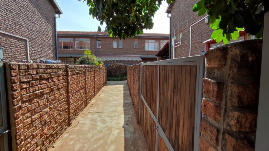 2 Bedroom Property for Sale in Wierda Park Gauteng