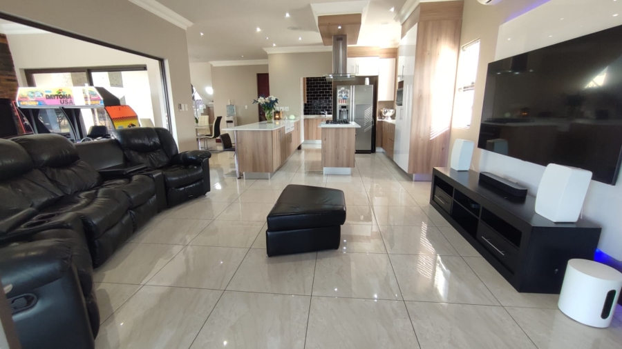 4 Bedroom Property for Sale in Blue Valley Golf Estate Gauteng