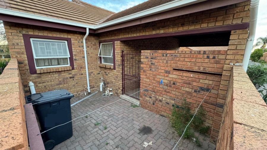 2 Bedroom Property for Sale in Amberfield Gauteng