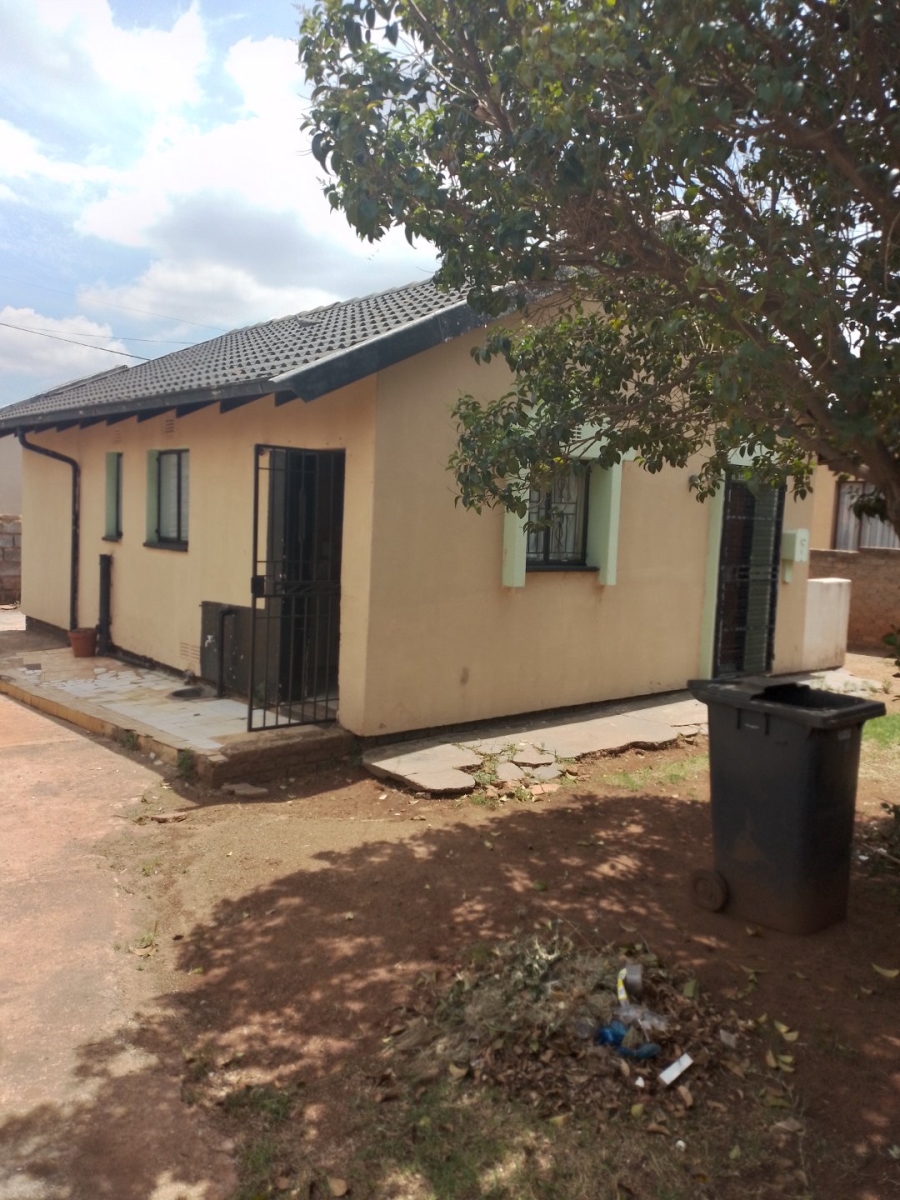 To Let 2 Bedroom Property for Rent in Kagiso Gauteng