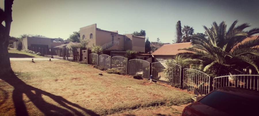 3 Bedroom Property for Sale in Ridgeway Gauteng