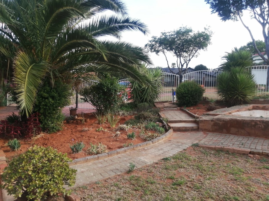 3 Bedroom Property for Sale in Ridgeway Gauteng