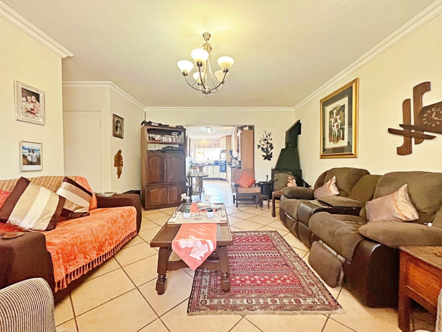 4 Bedroom Property for Sale in Eldoraigne Gauteng