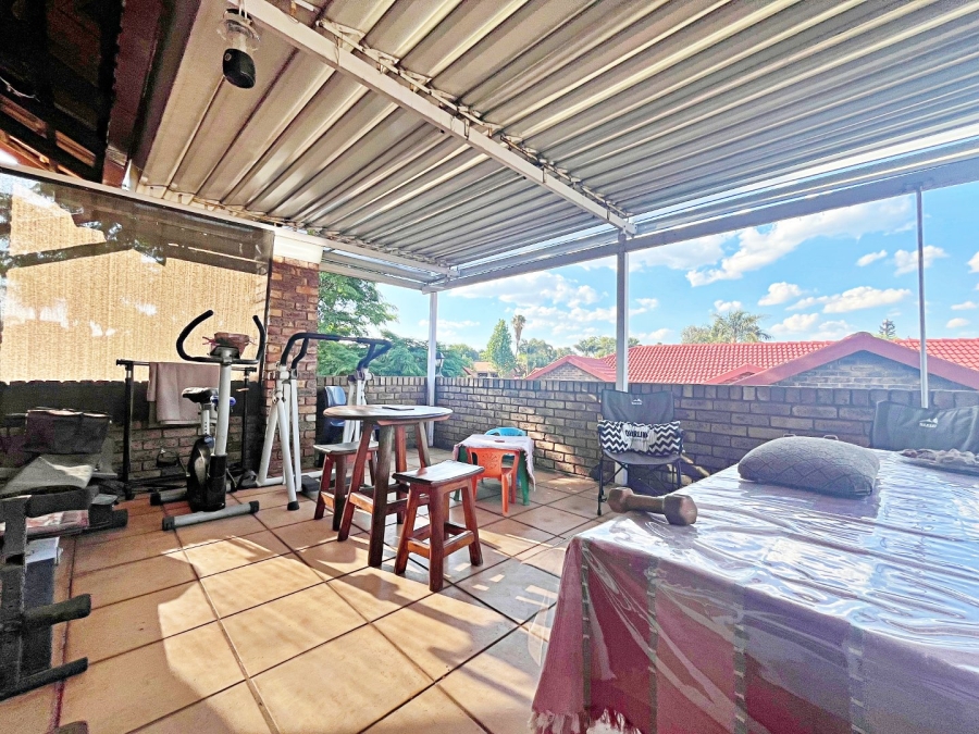 4 Bedroom Property for Sale in Eldoraigne Gauteng