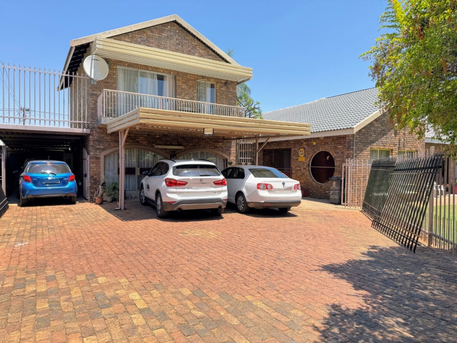 4 Bedroom Property for Sale in Waverley Gauteng