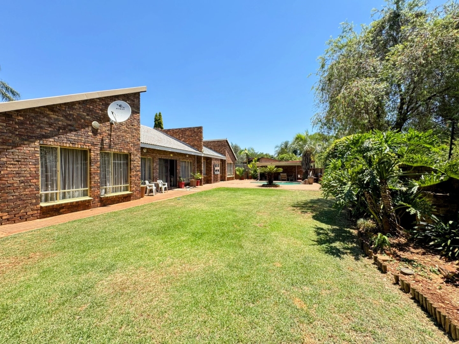 4 Bedroom Property for Sale in Waverley Gauteng