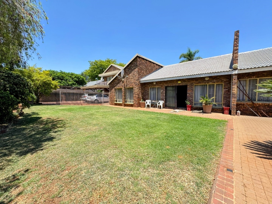 4 Bedroom Property for Sale in Waverley Gauteng