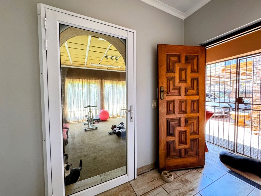 4 Bedroom Property for Sale in Waverley Gauteng