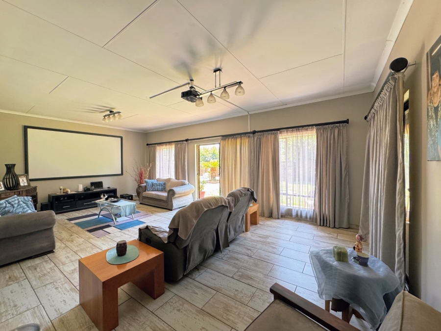 4 Bedroom Property for Sale in Waverley Gauteng