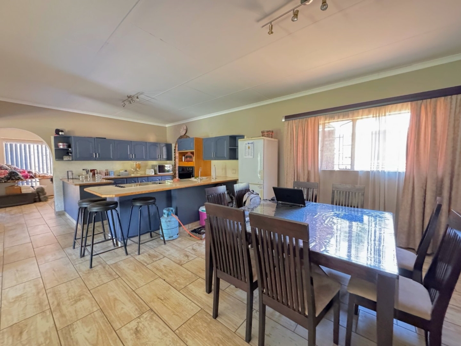 4 Bedroom Property for Sale in Waverley Gauteng