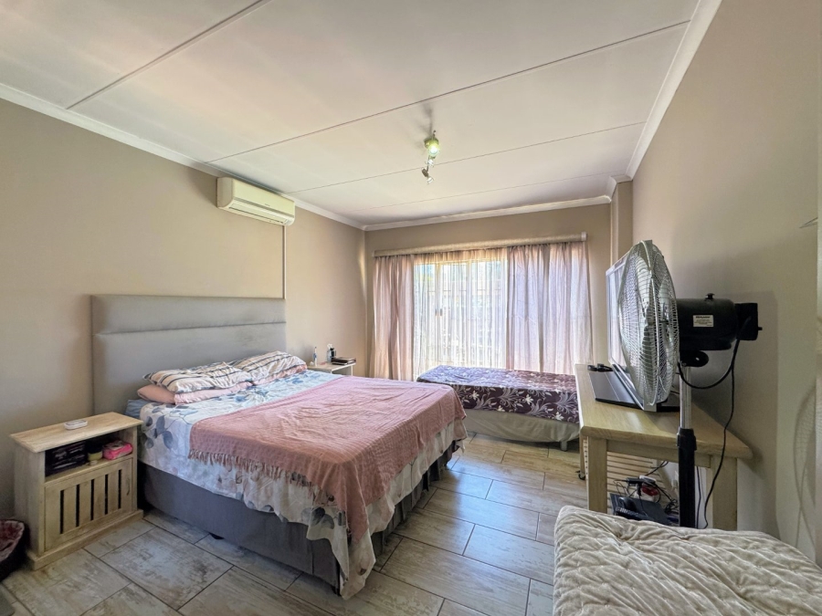 4 Bedroom Property for Sale in Waverley Gauteng