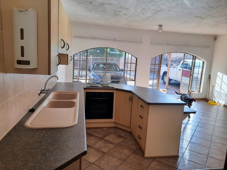 4 Bedroom Property for Sale in Waverley Gauteng