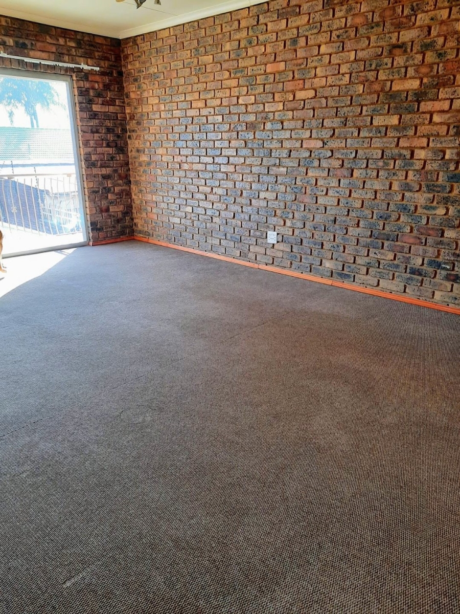 4 Bedroom Property for Sale in Waverley Gauteng