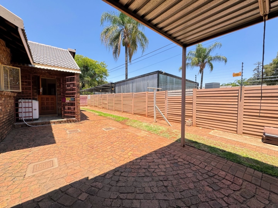 4 Bedroom Property for Sale in Waverley Gauteng