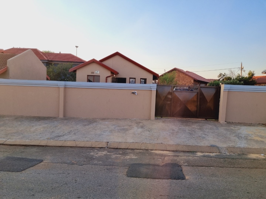 To Let  Bedroom Property for Rent in Spruit View Gauteng