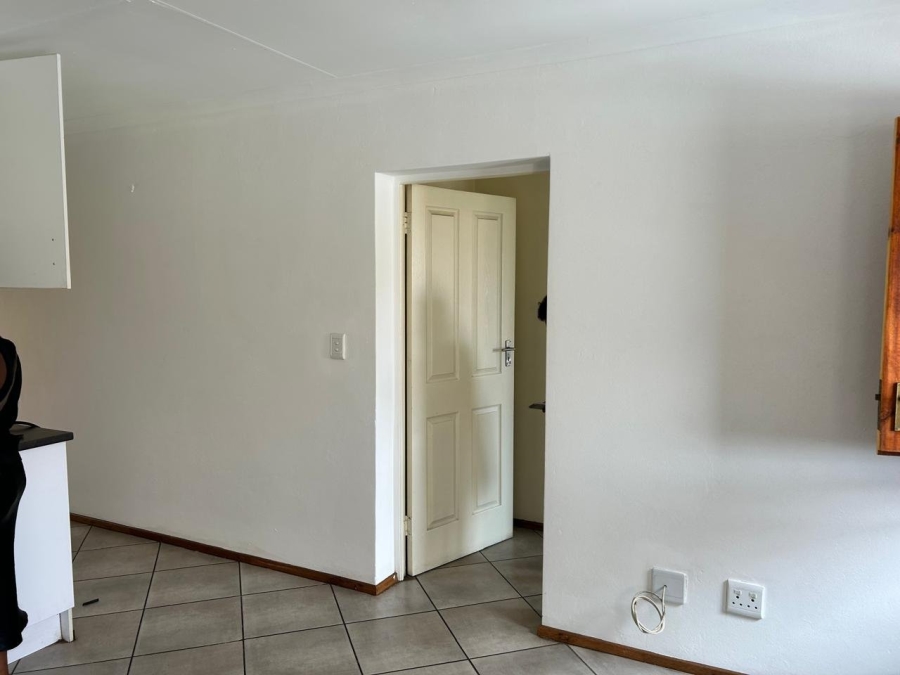 1 Bedroom Property for Sale in Albertsdal Gauteng