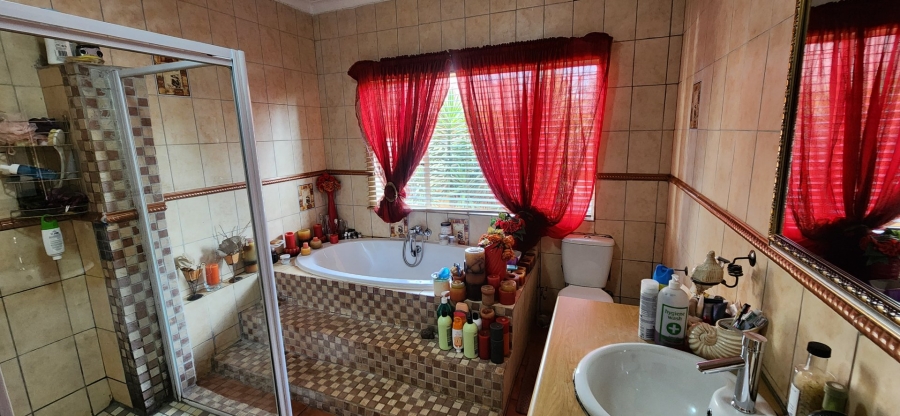 5 Bedroom Property for Sale in Valhalla Gauteng