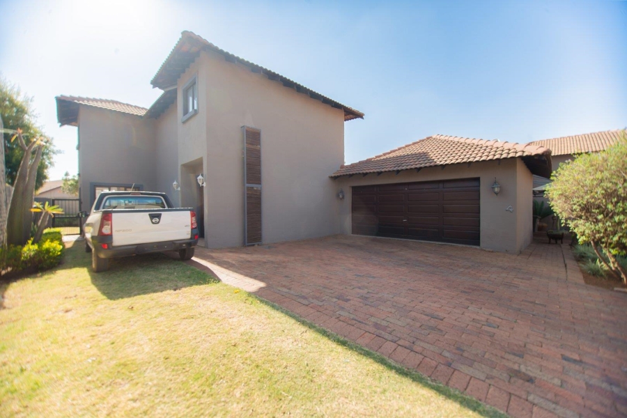  Bedroom Property for Sale in Sinoville Gauteng