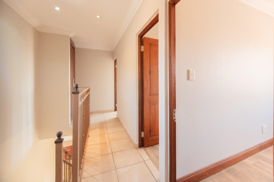  Bedroom Property for Sale in Sinoville Gauteng