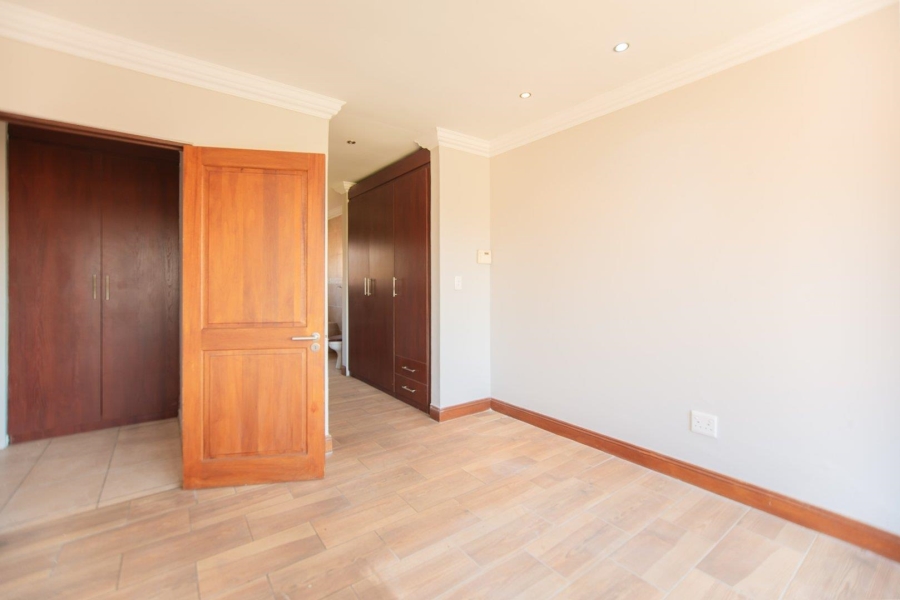  Bedroom Property for Sale in Sinoville Gauteng