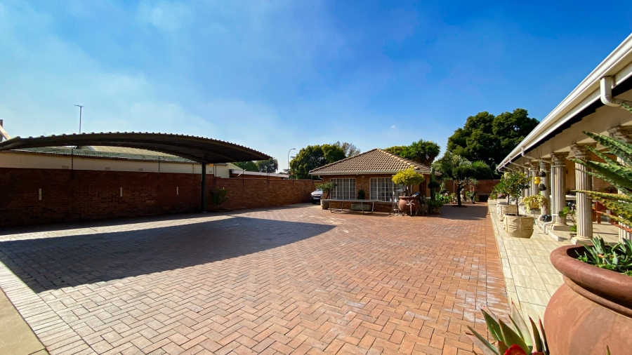 7 Bedroom Property for Sale in Kempton Park Ext 4 Gauteng