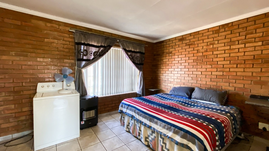 7 Bedroom Property for Sale in Kempton Park Ext 4 Gauteng