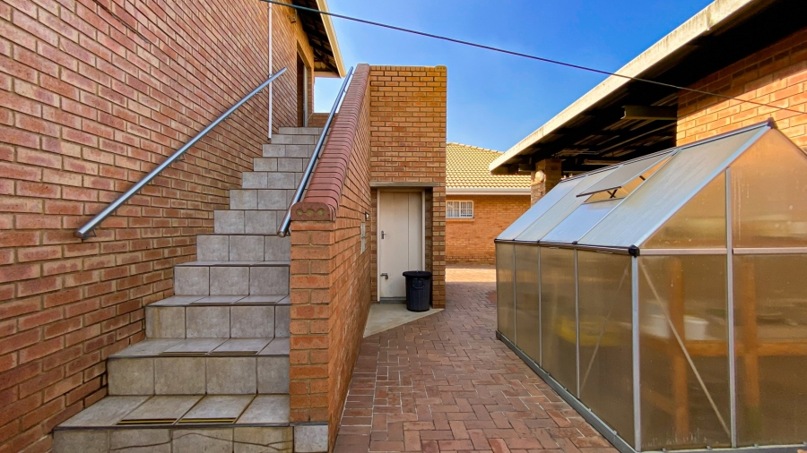 7 Bedroom Property for Sale in Kempton Park Ext 4 Gauteng