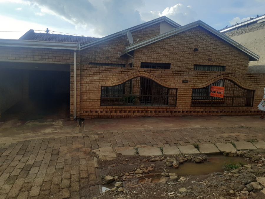 3 Bedroom Property for Sale in Palm Springs Gauteng