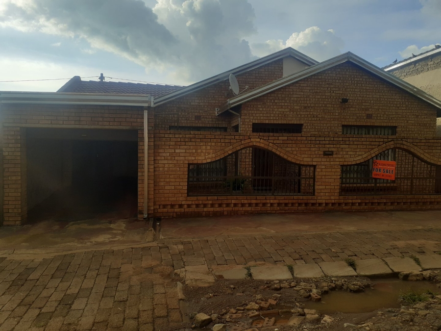 3 Bedroom Property for Sale in Palm Springs Gauteng