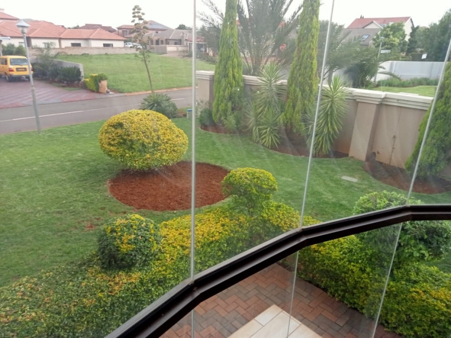 5 Bedroom Property for Sale in Heuwelsig Estate Gauteng