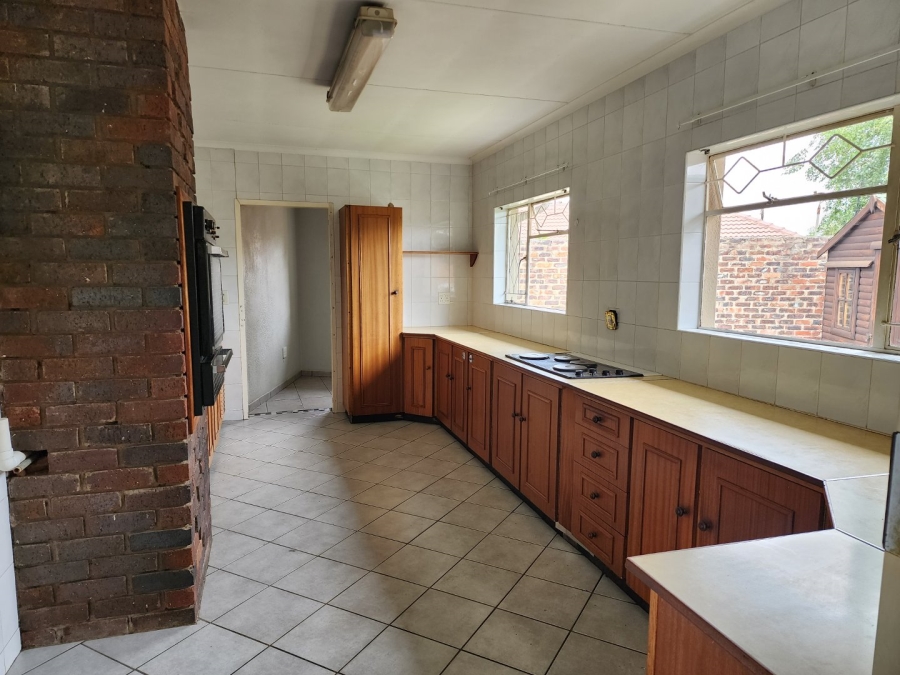 To Let 4 Bedroom Property for Rent in Beyers Park Gauteng