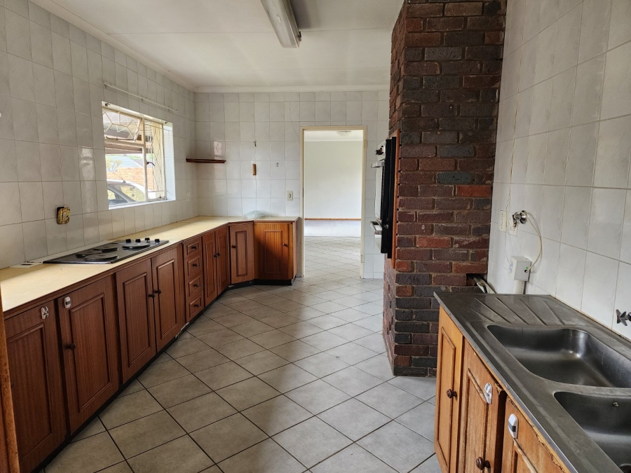 To Let 4 Bedroom Property for Rent in Beyers Park Gauteng