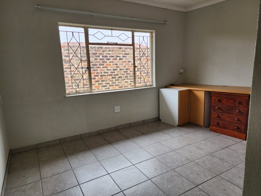 To Let 4 Bedroom Property for Rent in Beyers Park Gauteng