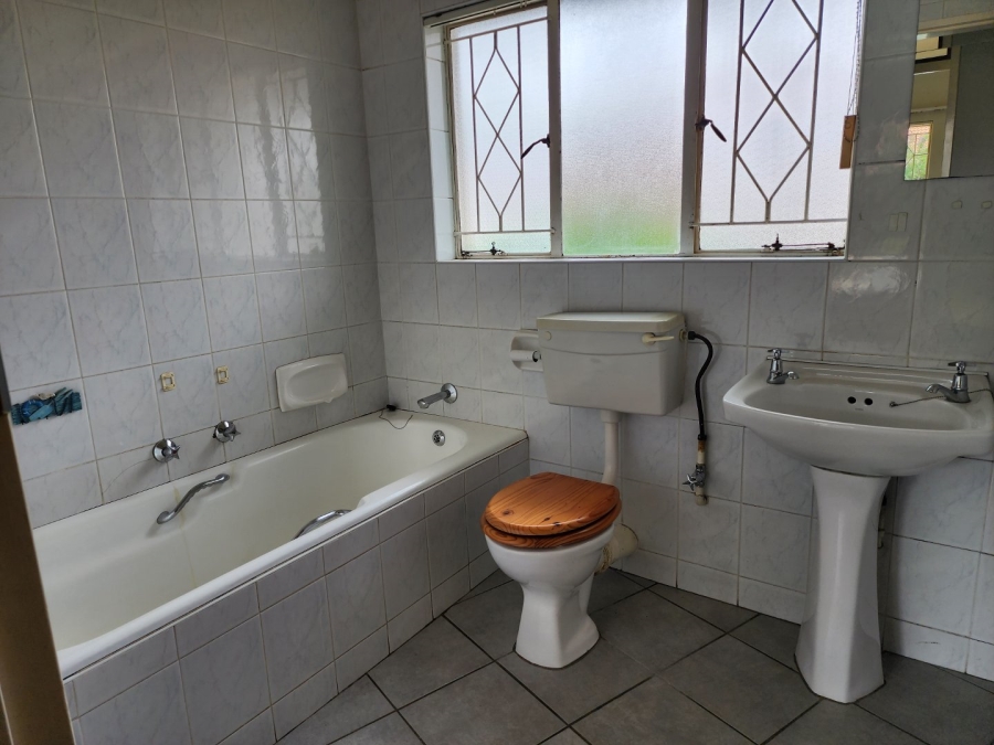 To Let 4 Bedroom Property for Rent in Beyers Park Gauteng