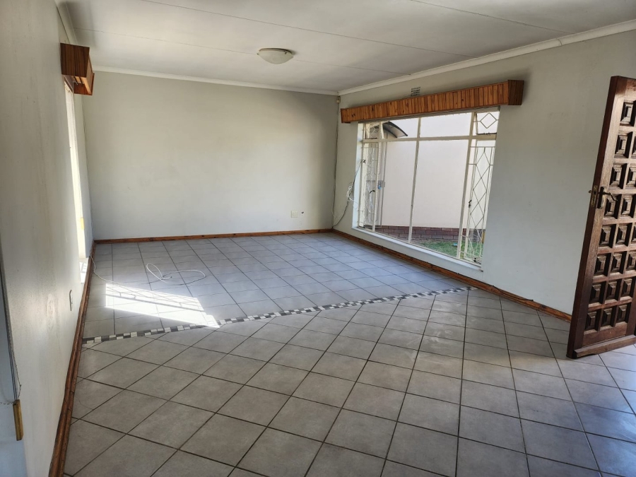 To Let 4 Bedroom Property for Rent in Beyers Park Gauteng