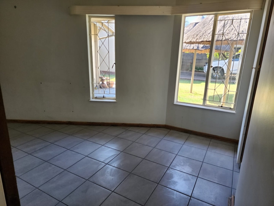 To Let 4 Bedroom Property for Rent in Beyers Park Gauteng