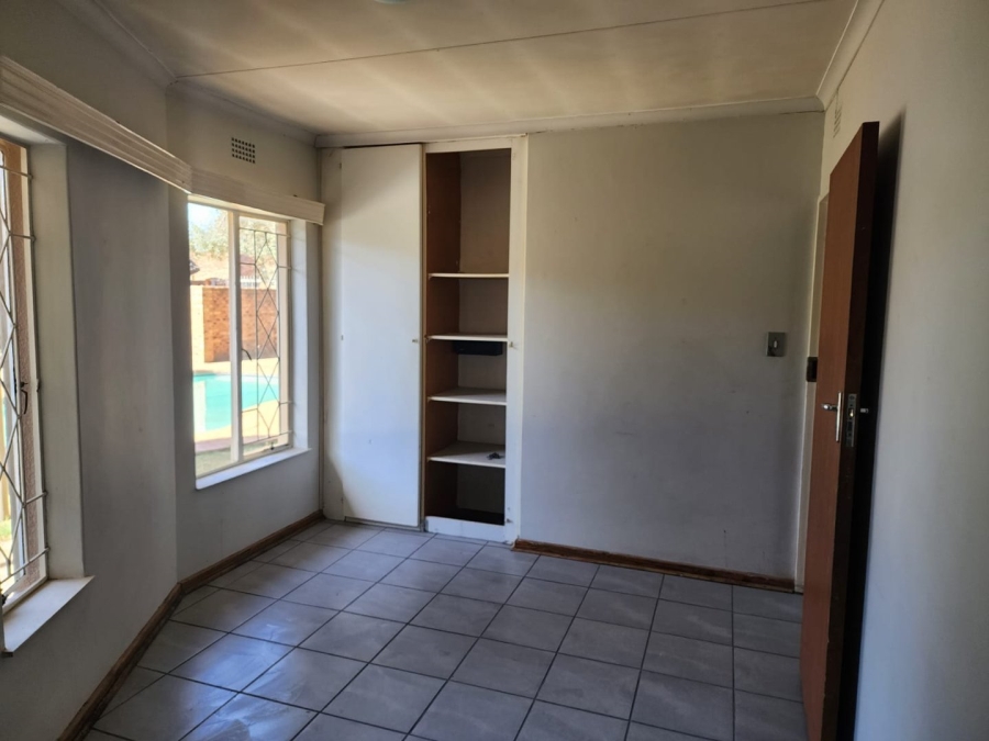 To Let 4 Bedroom Property for Rent in Beyers Park Gauteng