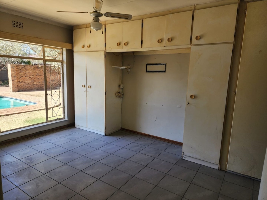 To Let 4 Bedroom Property for Rent in Beyers Park Gauteng