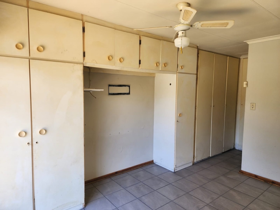 To Let 4 Bedroom Property for Rent in Beyers Park Gauteng