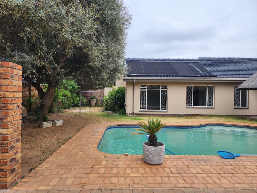 To Let 4 Bedroom Property for Rent in Beyers Park Gauteng