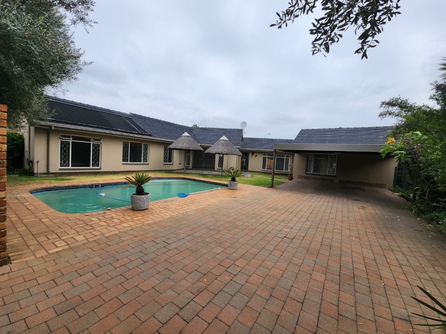 To Let 4 Bedroom Property for Rent in Beyers Park Gauteng