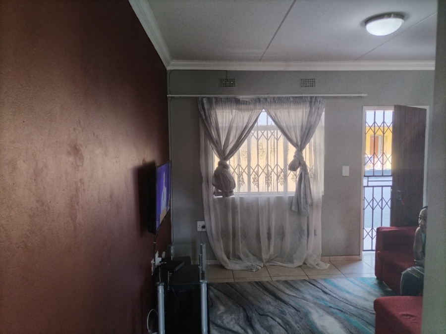 2 Bedroom Property for Sale in Fleurhof Gauteng